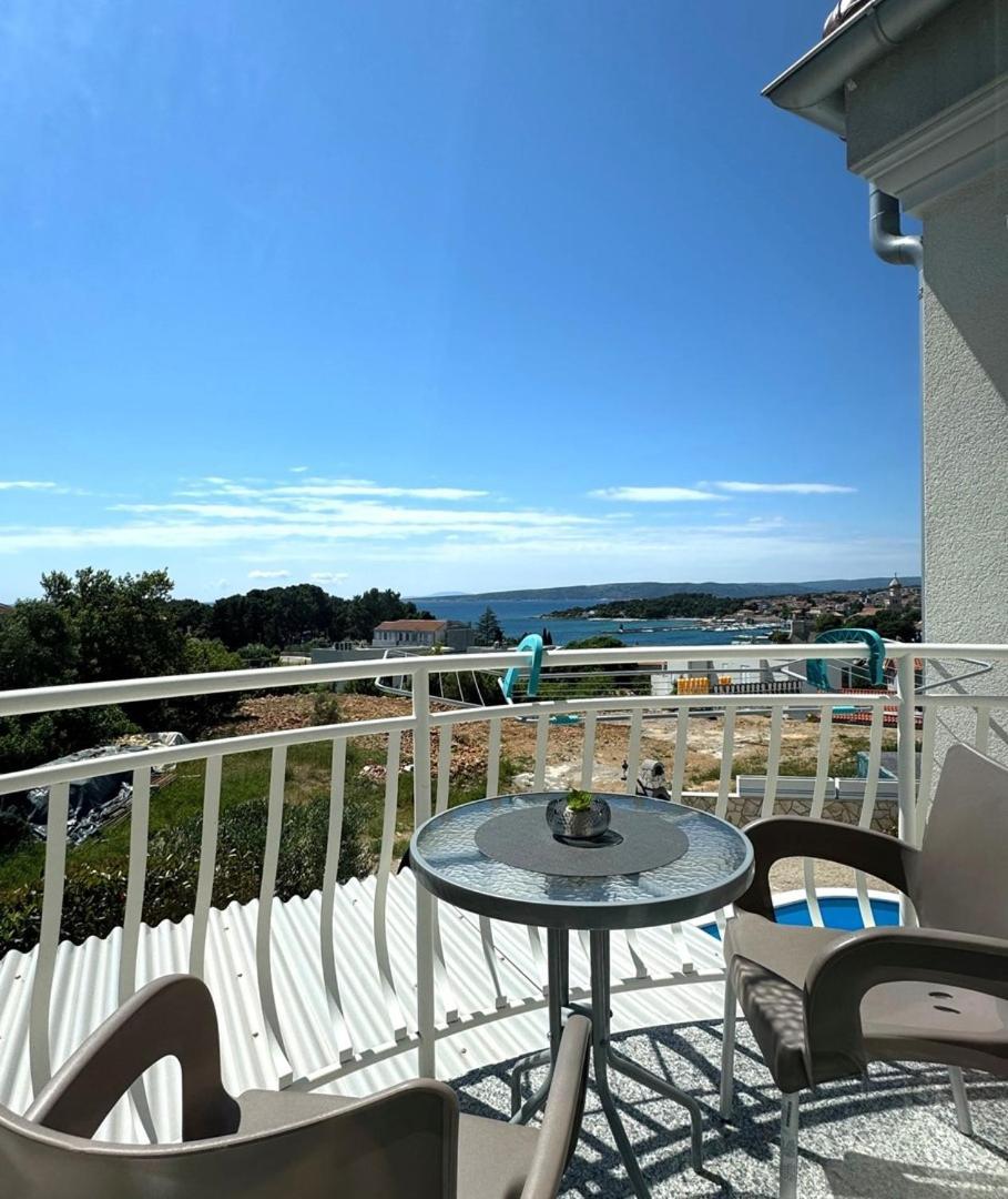 Cozy Apartment Rosmarin With A Sea View Krk Town Exterior photo
